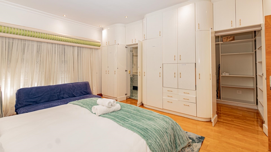 7 Bedroom Property for Sale in Plattekloof Western Cape